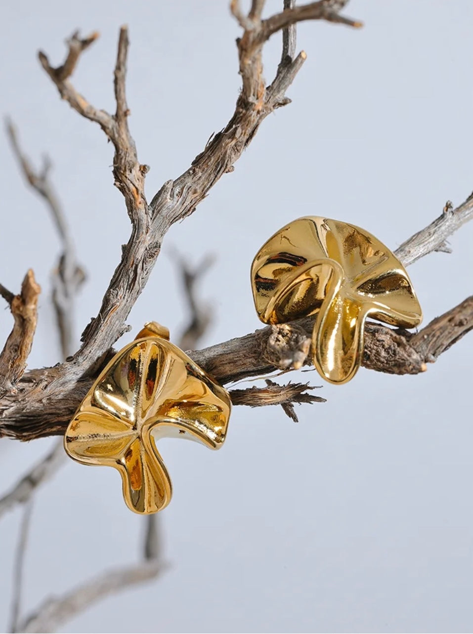 Glamžyti, netaisyklingos formos auskarai ,,Flower’’